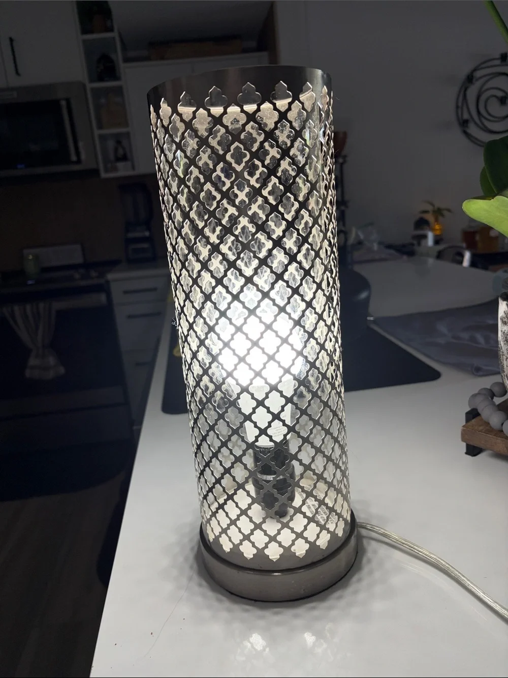 Metal Lattice Table Lamp - Silver